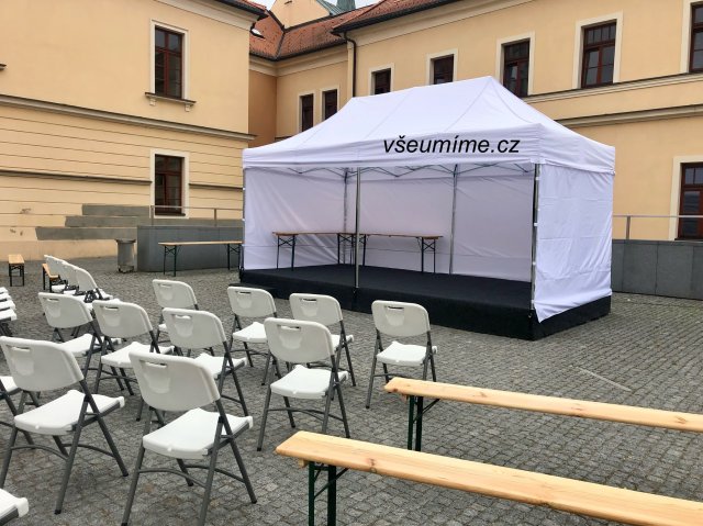podium akce